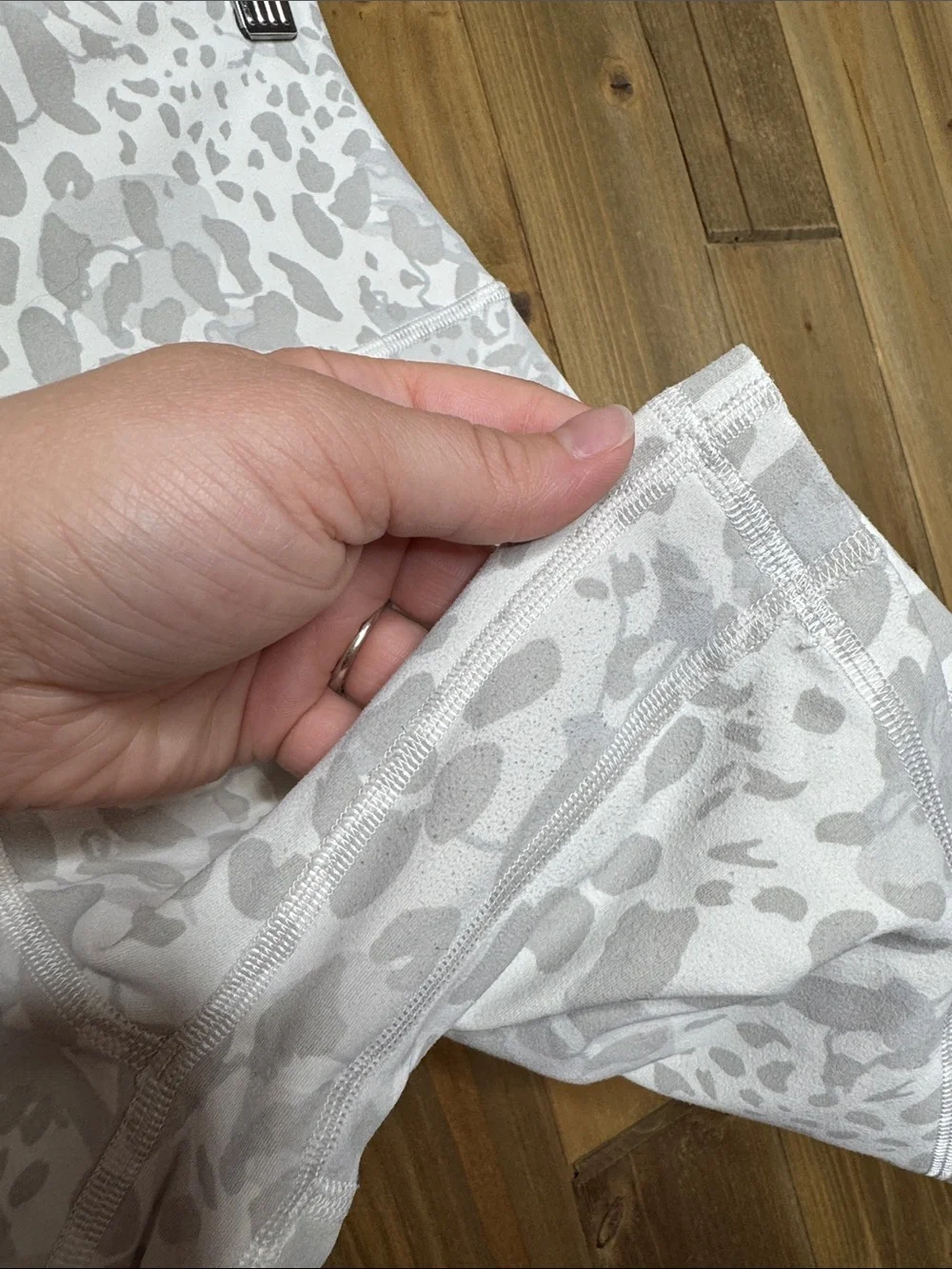 Lululemon Align 6” Biker Shorts White & Light Gray Printed Size 8